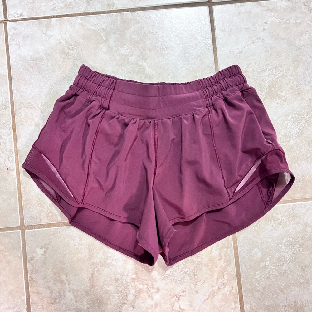 maroon lululemon hotty hot shorts 2.5'